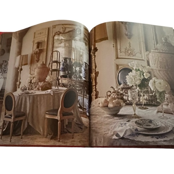 Wanderlust: Interiors That Bring the World Home
Book by Michelle Nussbaumer - Picture 10 of 12